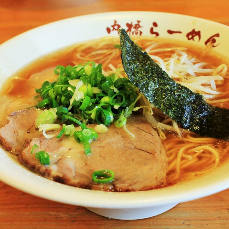 鶏ガラ、豚骨、野菜などを煮込んだ秘伝の”甘めのスープ”が特徴！関西 兵庫県 北播磨 北播 西脇市 ご当地 ふるさと 故郷 懐かしい 昔ながら 甘い 醤油 しょうゆ おうち時間 お取り寄せ　【ふるさと納税】【兵庫ご当地ラーメン】播州ラーメン 3食セット（内橋ラーメン 麺・スープ付）