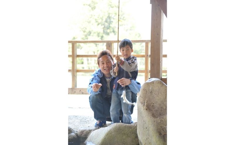 【ふるさと納税】 イワナニジマス釣り ペア バーベキュー食事券 ( イワナニジマス釣り(貸し竿・えさ付き・1尾) / 黒毛和牛・若鶏ペア食事券(黒毛和牛75g・若鶏100g・焼き野菜・しい茸ご飯食べ放題)) 送料無料 兵庫県 三田市[ 3d28bae220000 ] 3