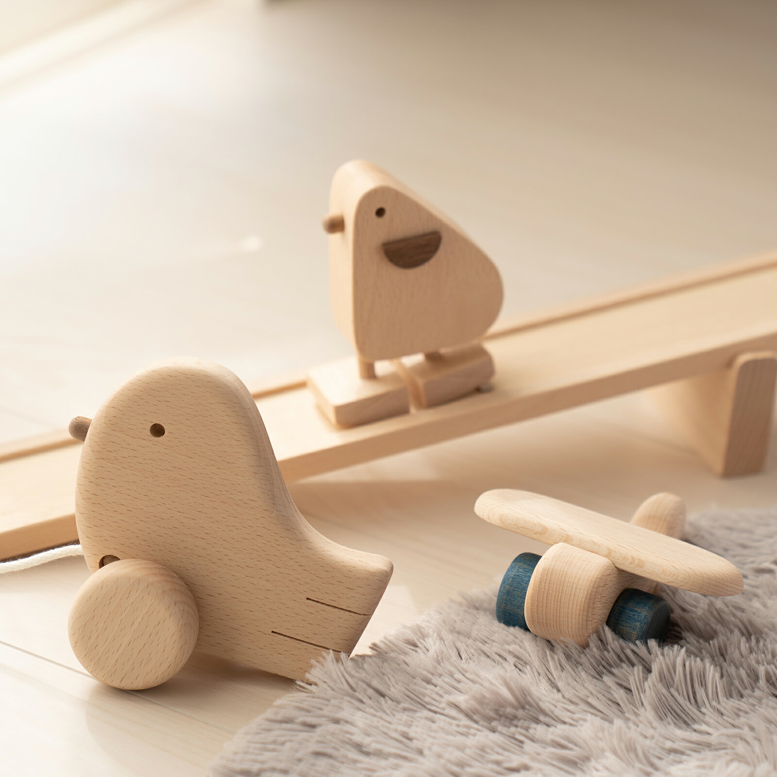 【ふるさと納税】AH4　木のおもちゃ 「スロープウォーカー 鳥 さん ・ ヒヨコ ・ ヒコーキ 」　（ 木製 おもちゃ 玩具 ひよこ 飛行機 無垢 安全 手作り ハンドメイド 贈り物 プレゼント お祝い 出産祝い 誕生日 ）