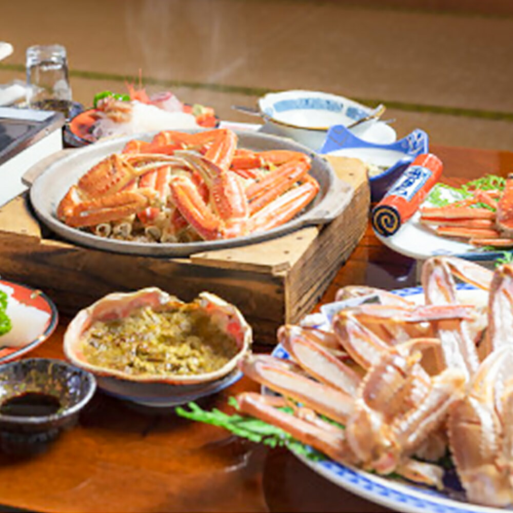 名称 蟹の宿『網元』(松葉蟹の浜坂港で本場の蟹料理)平日宿泊限定(休前日除く)・2名宿泊券(1泊2食) 発送時期 2025年11月16日より順次発送※生産・天候・交通等の事情により遅れる場合があります。 提供元 合同会社麒麟トラベラー 配達外のエリア なし お礼品の特徴 山陰海岸 浜坂漁港は、「松葉がに」や「ホタルイカ」の漁獲高が上位の港町で、素晴らしい「浜坂温泉」もあります。また、登山家の加藤文太郎や、歌人前田純孝などの出身地でもあります。この浜坂で『網元』は長年、宿を営んでおり、リピーター様が多いのも蟹の宿『網元』の特徴です。家族で営む小規模の民宿ですが、安心・安全で美味しい食材をお届けするため、できるだけ自分たちで作ったものを使いたいと考えております。蟹の宿『網元』の主人は、浜坂漁港の仲買人で、宿でお出しする海の幸は、毎朝自らセリで仕入れてきます。また、野菜も家庭菜園レベルではなく、農家として作っており、栽培している野菜の種類も豊富で、新鮮でみずみずしい野菜がたくさん採れます。特にお米は1千坪以上の水田を有し、本格的に生産しています。 どうぞ、浜坂の『網元』ならではのお食事でゆっくりなさってください。 ■工夫やこだわり 「美味しかったよ!」 「ゆっくりできたよ〜」 「また来ます!」 そんなお言葉を大切に"繰り返し訪れてもらえる宿"を目指して 大切な家族を迎える気持ちで・・・。 ■お礼品の内容について ・蟹の宿『網元』平日宿泊限定(休前日除く)・2名宿泊券(1泊2食)[2名1室利用] 　　サービス提供地:兵庫県新温泉町 　　有効期限:発行後から2026年3月31日 ■提供サービス 1)期間:2026年3月31日までの平日宿泊限定(休前日を除く) 2)内容:1泊2食付き(蟹料理の夕食・和定食の朝食) 3)人数:2名1室利用 4)その他 ・飲み物代、お土産代等の個人的な費用は含まれません。 ■注意事項/その他 ※寄附お申し込み受付後、麒麟トラベラーより宿泊券を送付いたします。 ※ご利用の際は、事前に必ずお電話などで直接ご予約ください。 ※ご予約の状況により、ご希望に添えない場合がございます。 ※チケットは必ずお持ちください。ご持参なしの場合、事由に関わらずサービスのご提供が出来ません。(規定の料金をご請求させて頂きます。) ※チケットは期限迄に必ずご利用ください。期日を過ぎたチケットはご利用頂けません。 ※チケットの払戻等は出来ません。 ※画像はイメージです。 ・ふるさと納税よくある質問はこちら ・寄附申込みのキャンセル、返礼品の変更・返品はできません。あらかじめご了承ください。 ふるさと納税 送料無料 お買い物マラソン 楽天スーパーSALE スーパーセール 買いまわり ポイント消化 ふるさと納税おすすめ 楽天 楽天ふるさと納税 おすすめ返礼品