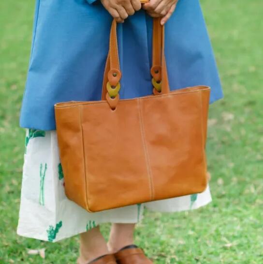 トートバッグ A4 選べるカラー レザー バッグ 鞄 かばん カバン レディース メンズ おでかけ おしゃれ おすすめ 贈答 ギフト プレゼント お祝い 贈り物 HARUHINO 奈良県 奈良市