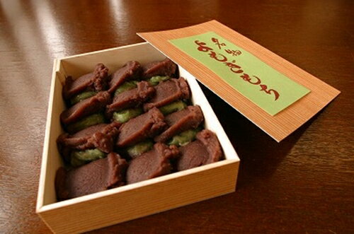 【ふるさと納税】（冷蔵） 当麻 名物 中将餅 ( よもぎもち ) 12個入 ／ 中将堂本舗 ふるさと納税 和菓子 手作り こしあん 大納言 お取り寄せ 数量 限定 もち ヨモギ 餅 専門店 草餅 奈良県 葛城市のサムネイル