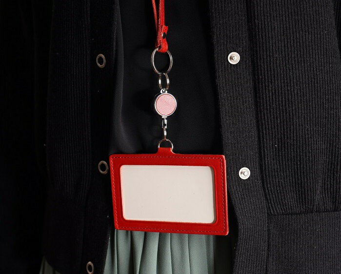 【ふるさと納税】リール式 IDネーム カードホルダー 化粧箱 入り IDホルダー 栃木レザー 牛革 日本製 レザー 天然皮革 人気 実用的 ギフト 誕生日 プレゼント 還暦 両親 男性 女性 昇進 上司 レディース メンズ シンプル 使いやすい 人気 おすすめ 30代 40代 50代 ASK