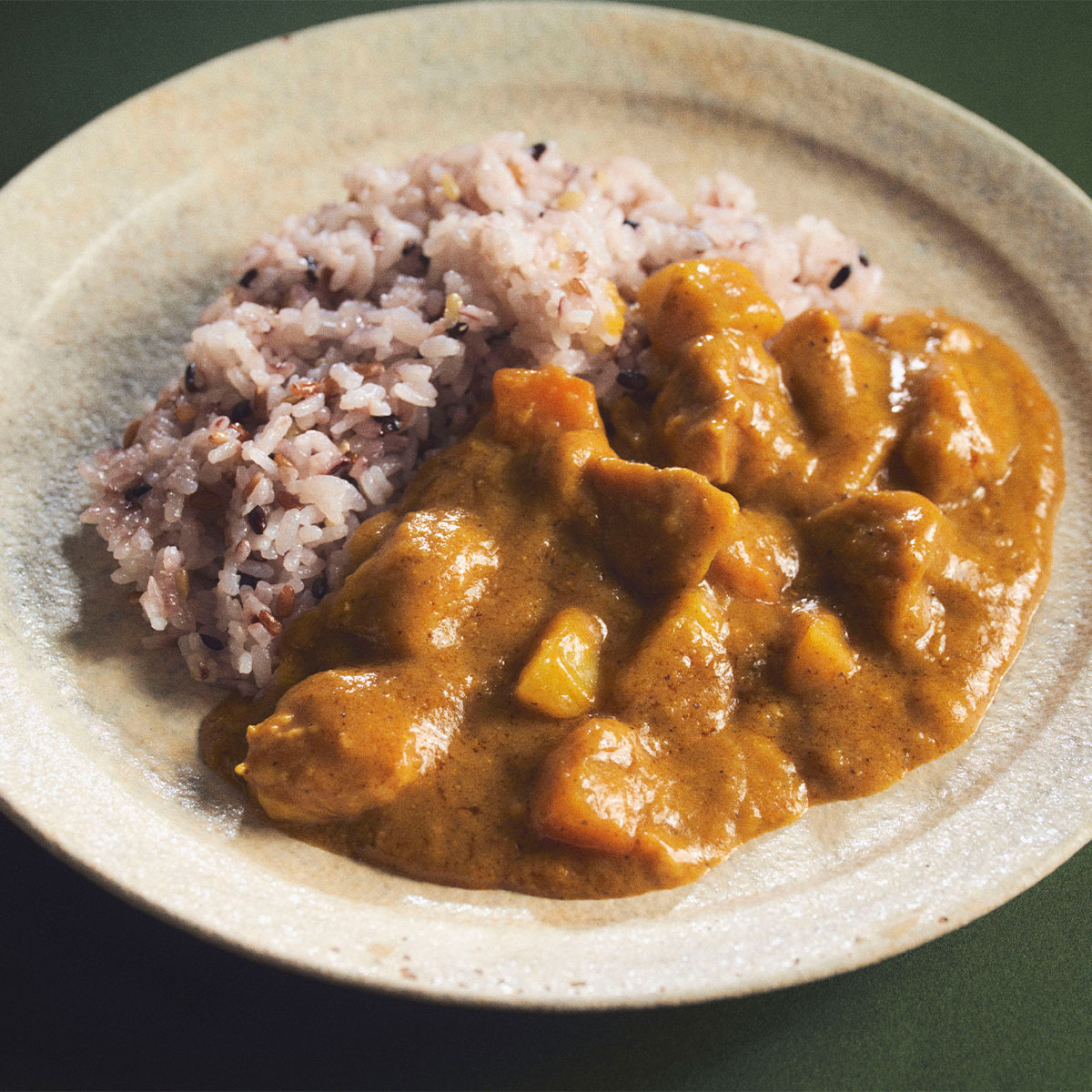 大和肉鶏と明日香野菜をつかった「飛鳥カレー」と古代三色米[3人前セット]