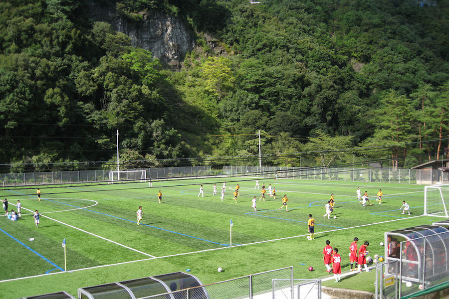 【ふるさと納税】奈良 下北山村 サッカーグラウンド 1日利用券 人工芝 サッカー合宿 人気 下北山スポーツ公園 旅行 キャンプ バーベキュー 大自然