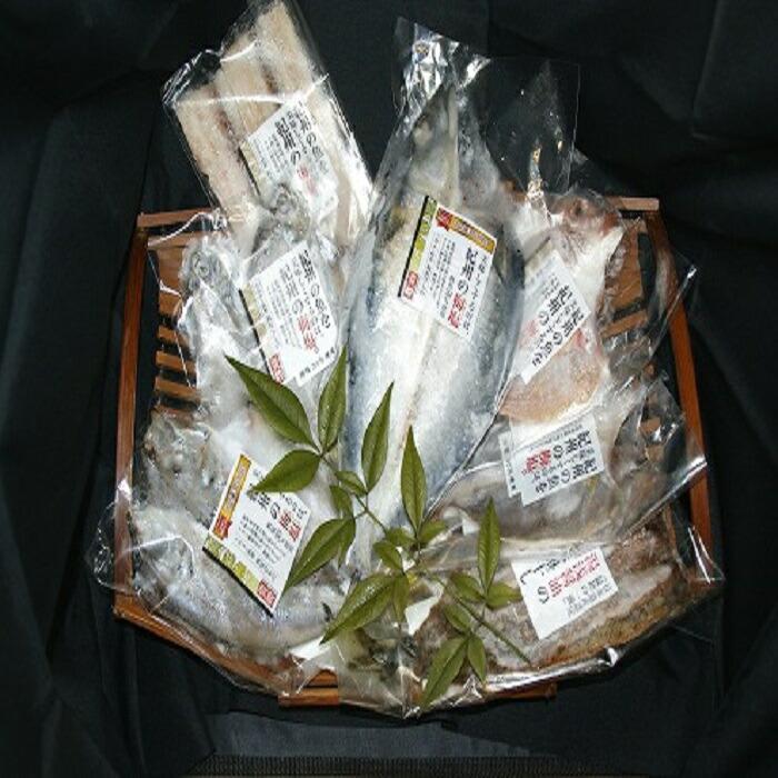 【ふるさと納税】和歌山の近海でとれた新鮮魚の鯛入り梅塩干物と湯浅醤油みりん干し7品種11尾入りの詰め合わせのサムネイル