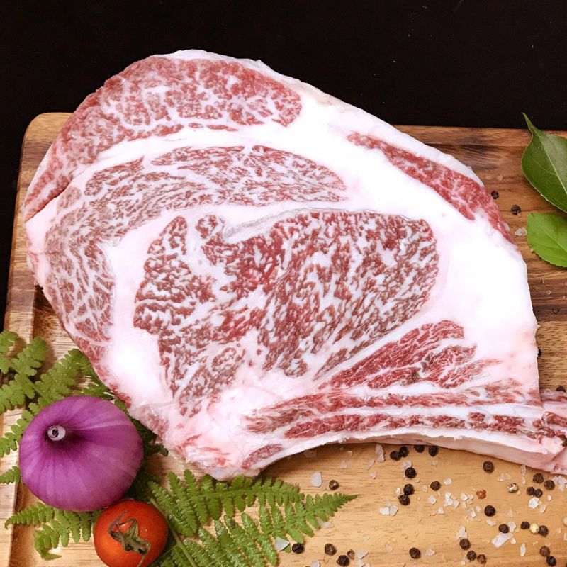 【ふるさと納税】熊野牛 トマホーク 900g / お肉 肉 豚肉 豚 リブロース トマホークステーキ