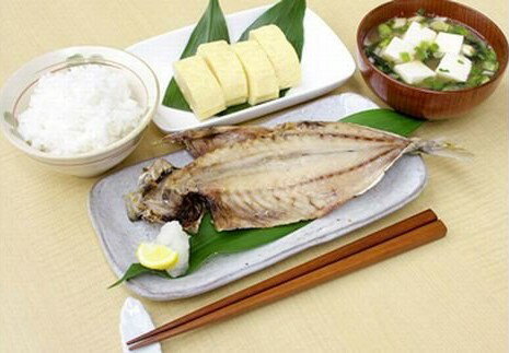 【ふるさと納税】和歌山魚鶴の国産あじ干物8尾 アジ 鯵 魚 切身 惣菜 総菜 おかず 焼き魚