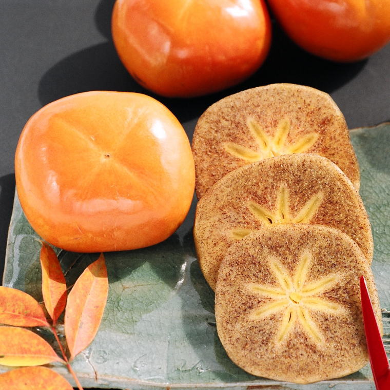 【ふるさと納税】【先行予約】【希少】紀の川柿(種無し) 秀品 【選べる容量】 約1.8～2kg 約3.5～4kg ※2026年10月上旬～2026年11月中旬頃に順次発送（お届け日指定不可）/ 柿 種無し柿 かき カキ 和歌山 フルーツ 果物 たねなし柿