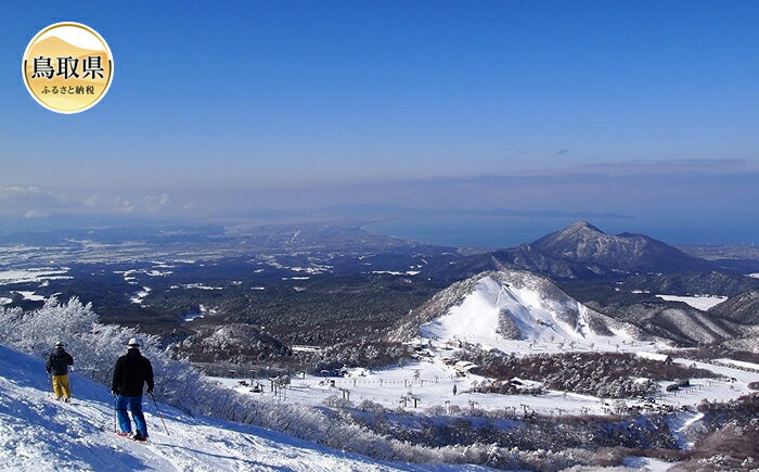 鳥取県西部にある百名山の一つ、大山「だいせん」の麓にある「海の見えるゲレンデ」は絶景が人気、晴れた日にはまるで日本海に飛び込むような滑走を楽しめます。初心者から上級者コースまであるゲレンデは、お子様や上級者、シニアまで幅広く楽しめます。 名称 だいせんホワイトリゾートで1日滑り放題！リフト1日券（1名様分） 内容 0 申込期日 令和6年4月2日〜令和7年2月1日までにご入金のあった方に限ります 提供期間 令和6年11月1日〜令和7年2月15日 提供期間中に発送 発送方法 常温 　　　　　　　　　　　　　　 賞味期限 2024-25シーズン中有効（積雪状況等により滑走エリア縮小や期間が短くなることがあります） 特記事項 リフト1日券引換券をお送りします。 提供業者 株式会社だいせんリゾート0859-52-2315