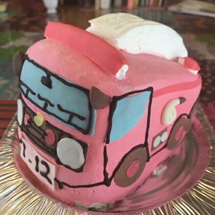 消防車 3D 立体型 ケーキ　5号 スイーツ 車 働く車 誕生日ケーキ バースデー プレゼント ギフト サプライズ 贈り物 かわいい 可愛い 男の子 女の子 配送日時指定可能