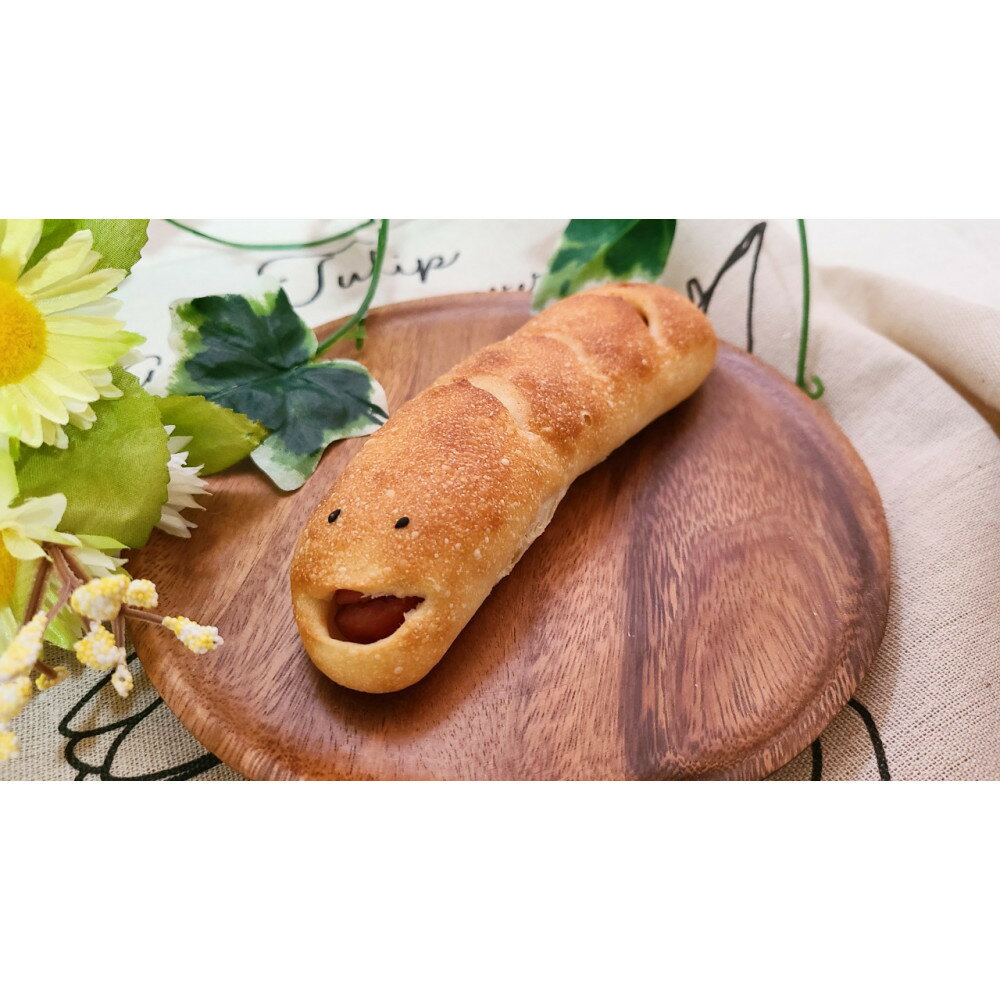 【ふるさと納税】1133.【定期便6ヶ月】鳥取県産 人気キャラクターパン ロングソーセージ入り へびのつるおくん 5個×6回