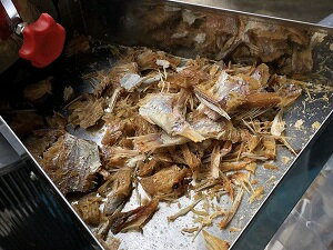 【ふるさと納税】浜田港の鯛と鯵を丸ごと粉末にした栄養満点なふりかけだし「たいあじこ」【シーライフ】 煮干し 魚粉 万能調味料 魚介 汁物 茶碗蒸し 煮物 鍋 おでん 炊き込みご飯 だし 粉末 簡単 送料無料 カルシウム レシピ付き 【005_0111】