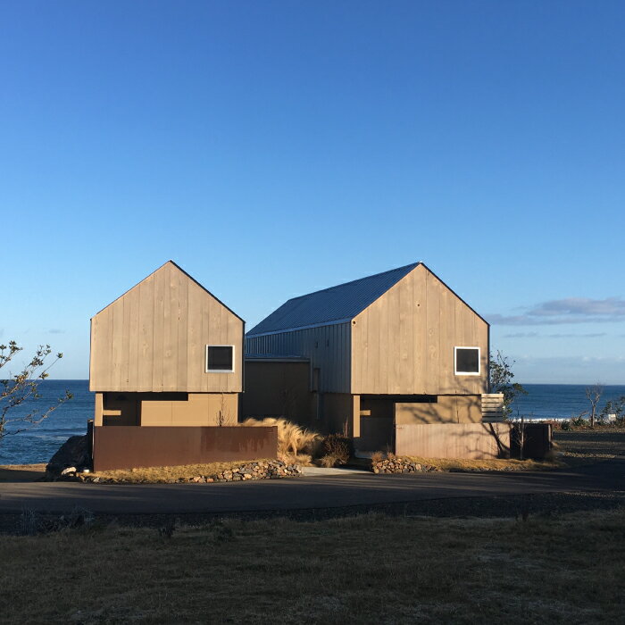 三角屋根が2棟並ぶ海辺の小屋「noi」宿泊プラン[ペア 宿泊 宿泊プラン ペア宿泊券 食事なし 素泊まり 旅行 1泊 2名 体験 国内旅行 海辺 コテージ 絶景 日本海 癒し リラックス 島根県 益田市]