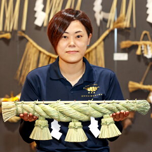 【ふるさと納税】 しめ縄 大黒じめ 50～60cm 家庭用サイズ 島根県産 飯南町産 伝統技術 出雲大社 神楽殿 大しめ縄 職人 特別サイズ 特別専用藁 赤穂餅 注連縄 左元右撚り 貴重 玄関 神棚 国産