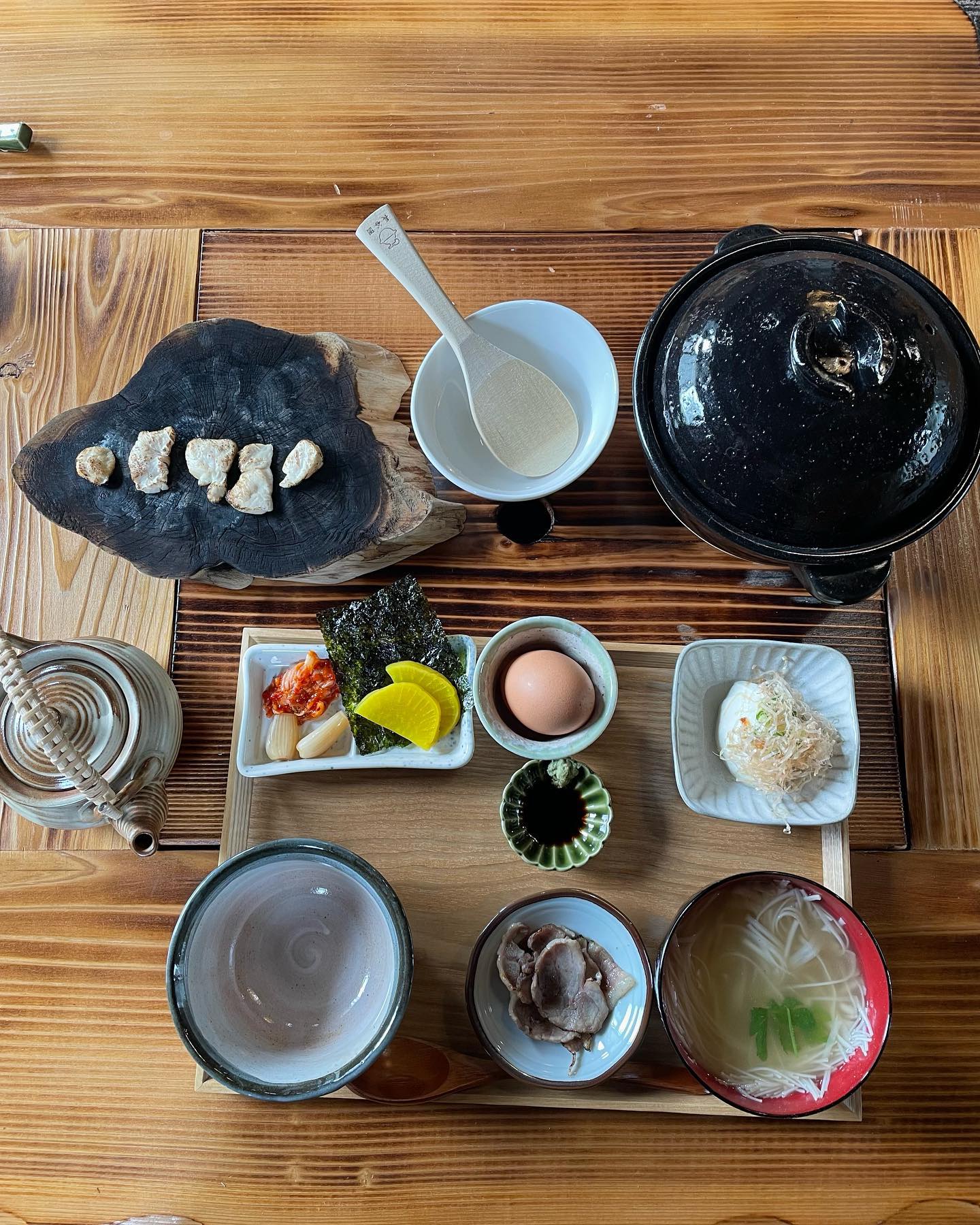【ふるさと納税】森の灯鯉山 ペアご招待券 ランチコース 卵かけご飯 卵 玉子 たまご 釜炊きごはん せんべい汁 岡山 総社