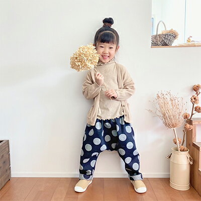 「大きなドット」児島デニムのサルエルパンツ（約80センチ）　【ファッション・子供服・キッズ】　お届け：準備でき次第、順次発送いたします。※お申込・生産状況によってはお時間をいただく場合がございます。