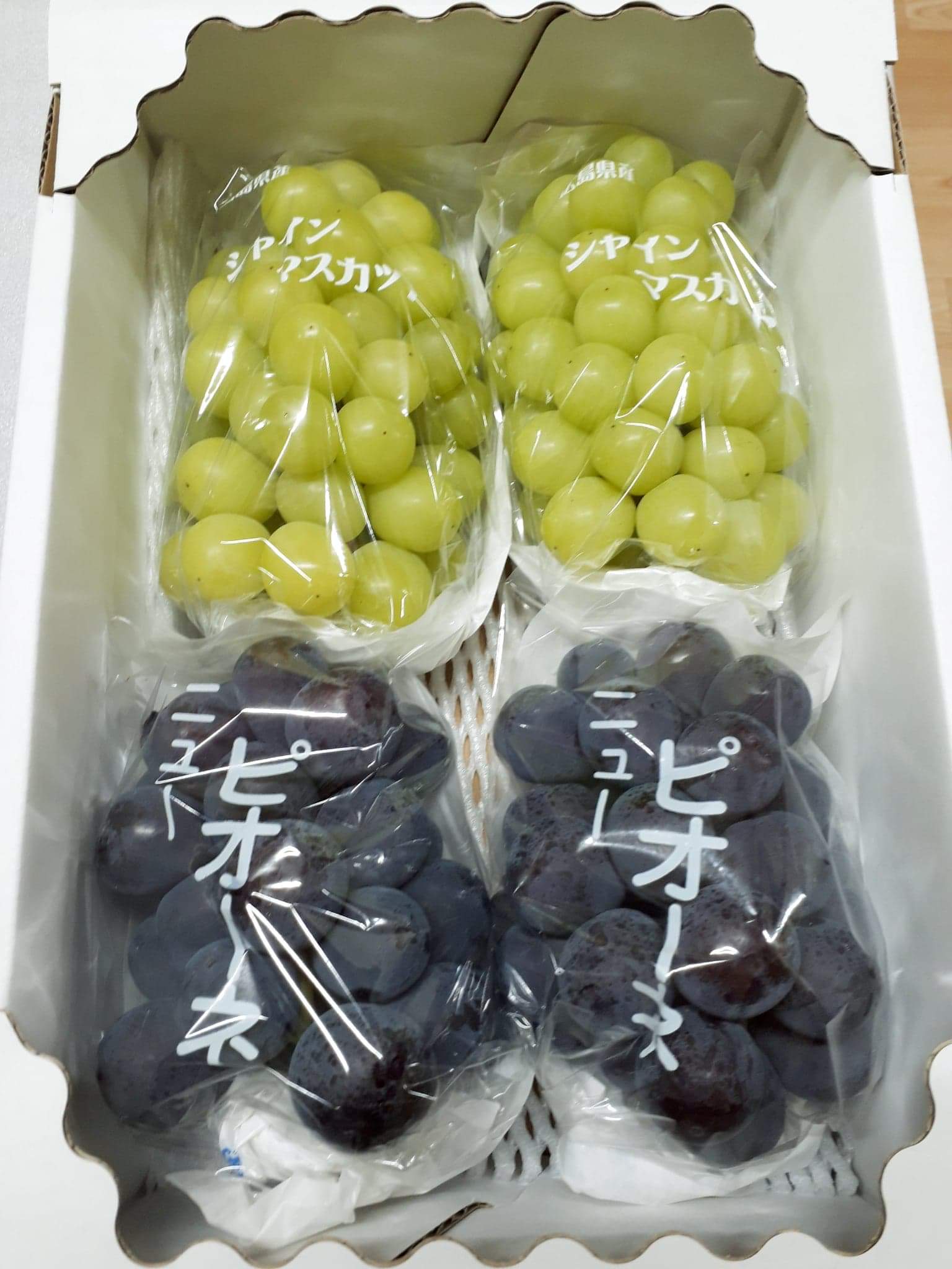 【ふるさと納税】ニューピオーネとシャインマスカットの詰め合わせ 約2kg(3～6房)【先行予約・数量限定】カナダ人農園主 シャイン ピオーネ ぶどう ブドウ フルーツ 果物 くだもの 産地直送 世羅 ラピアビンヤード【2025年9月下旬以降順次発送】A021-12