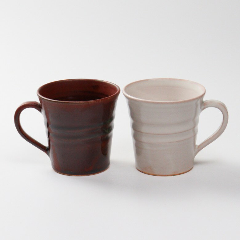 【ふるさと納税】伝統的工芸品 萩焼 ペアーマグカップ中端反(白姫&鉄赤釉)・紙箱入 マグカップ ペアセット 電子レンジ可 食洗器可 コーヒーカップ ティーカップ...