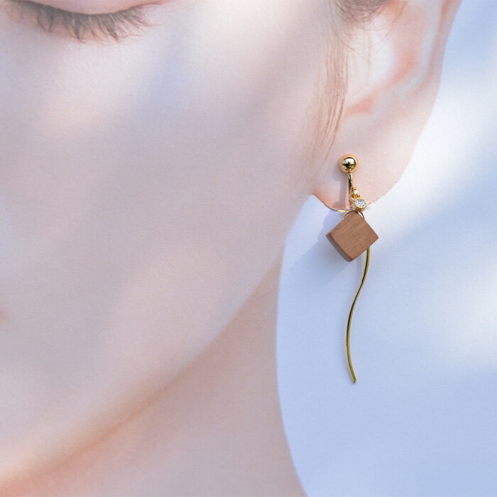 【ふるさと納税】木のアクセサリー 桜 イヤリング K16GP ゆらなみ【徳島県 那賀町 ジュエリー アクセサリー イヤリング レディース ハンドメイド 木のアクセサリー ギフト プレゼント ThREE スリー スリーアクセサリー 木と暮らす生活スリー】TR-15-2