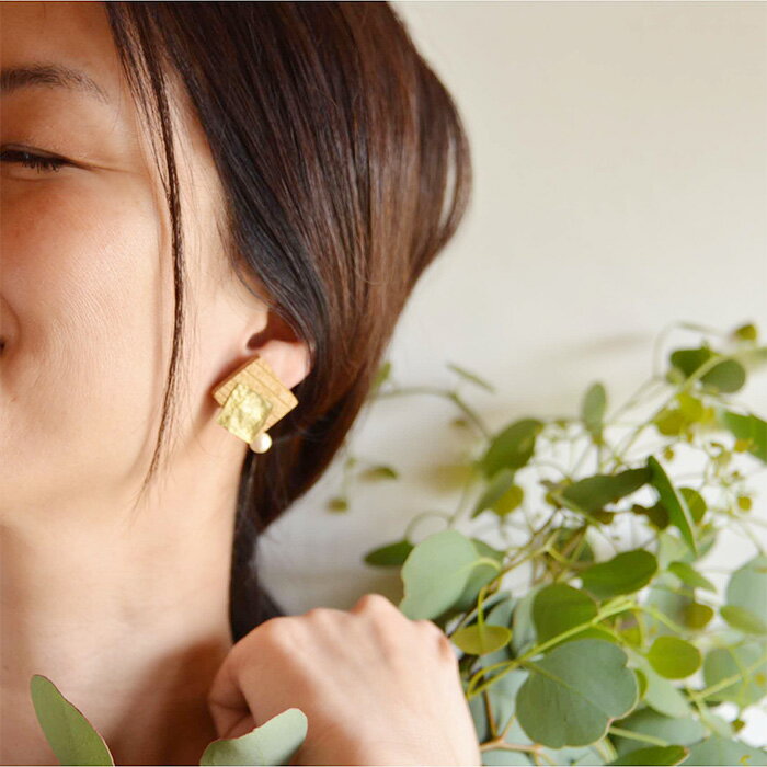 【ふるさと納税】「木のアクセサリー」ケヤキ・真鍮・コットンパールのピアス 14KGF【徳島県 那賀町 ジュエリー アクセサリー ピアス レディース ハンドメイド 真鍮 パール コットンパール ギフト プレゼント ThREE スリー スリーアクセサリー 木と暮らす生活スリー】TR-9-3