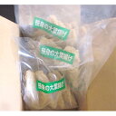 名称 笹身の大葉揚げ 35g×5枚×3P 保存方法 冷凍 発送時期 2024年5月より順次発送※生産・天候・交通等の事情により遅れる場合があります。 提供元 有限会社四国デリカ 配達外のエリア 離島 お礼品の特徴 徳島産のフレッシュなササミを観音開きし、大葉を挟み込み、その後玄米粉をまぶした、和風の香り豊かな手作りの逸品です。是非ご賞味ください。 ■生産者の声 フレッシュなササミを観音開きにして、内に大葉を入れて、玄米粉をまぶしたやわらかなササミと大葉の香りがとても香ばしい手作りの揚げ物です。 ■内容量/製造地 笹身の大葉揚げ 1枚35g×5枚×3P 製造地:徳島県板野町 ■原材料 若鶏ささみ(国産)、大葉(国産)、うるち米、小麦粉、しょう油、食塩/調味料(アミノ酸)、(一部に小麦・大豆を含む) ■賞味期限 製造日より305日 ■注意事項/その他 ※冷凍でのお届けとなります。ご使用時は、油で揚げてお召し上がりください。適温は、165℃～170℃で約4～5分間を目安に揚げて下さい。少し、解凍した状態の方が、揚げ色が美しく揚がります。 ※画像はイメージです。 ・ふるさと納税よくある質問はこちら ・寄附申込みのキャンセル、返礼品の変更・返品はできません。あらかじめご了承ください。このお礼品は以下の地域にはお届けできません。 ご注意ください。 離島