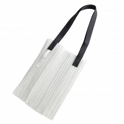 【ふるさと納税】香川県産 プリーツバッグ・ストライプ・スモール[ブラック1点]　軽やかで上品な透け感のあるバッグ【1697785】