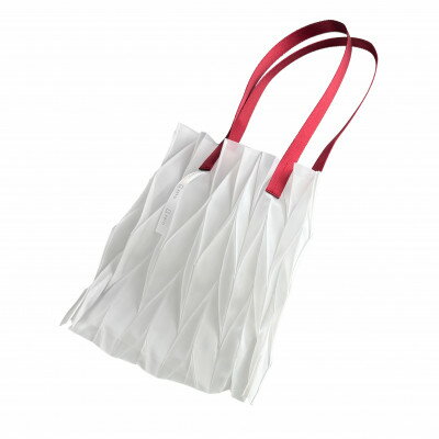 【ふるさと納税】香川県産 プリーツバッグ・ヘリンボーン・スモール[レッド1点]　軽やかで上品な透け感のあるバッグ【1698045】