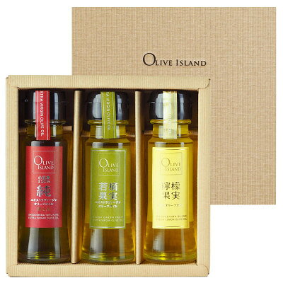 名称 小豆島産100%「純」EXV・若摘果実EXV・檸檬果実オリーブオイル 50ml 3本入 ギフトセット 保存方法 常温 発送時期 2026/09/29から順次発送 ※2026/09/29以降のお申し込みは1～2週間程度で順次発送 提供元 オリーブアイランド株式会社（香川県） 配達外のエリア なし お礼品の特徴 ●小豆島産100%「純」EXVオリーブオイル 小豆島の農園で太陽をしっかりと浴びて育ち、一粒ずつ丁寧に手摘みしたオリーブの実をさらに厳選し搾油した一番搾りのエキストラヴァージンオリーブオイルです。 小豆島オリーブ職人により、苦味・辛み・香り等が絶妙なバランスで、フレッシュ&フルーティな若草の香りが特徴の国産オリーブオイルです。 パン・サラダは勿論のこと、あらゆるお料理にもマッチします。 ●若摘果実EXVオリーブオイル スペインの農園で毎年の収穫から早摘みした青い新緑の果実(若摘果実)だけで搾ったエキストラヴァージンオリーブオイルです。 若草のような香りと辛口な味わいが特徴で、パンやサラダに直接つけるだけでなく、お肉料理やお魚料理など幅広くお使いいただけます。 ●檸檬果実オリーブオイル 良質なスペイン産オリーブ果実と瀬戸内産レモンを惜しげも無く使用し、同時に搾油した搾りたてフレッシュなレモン風味のオリーブオイルです。 瀬戸内産レモンの芳醇な香りと、ベースになるエキストラヴァージンオリーブオイルのさっぱりとした後味、さらにレモンの皮のほのかな苦味が 食材の美味しさグッと引き出します。そのままパンやサラダに直接かければレモン本来の香りをご堪能いただけます。 もちろん、肉・魚料理等とも相性抜群です。 ■生産者の声 小豆島エキストラバージンオリーブオイル専門店【Oliveisland】(オリーブアイランド) 瀬戸内海に浮かぶ小豆島。 日本最初のオリーブ栽培の地として100余年。 太陽の恵みをいっぱいに受けた小豆島の豊かな自然に育まれたオリーブと こだわりの職人により生み出された瀬戸内の特産品をお届けいたします。 ■お礼品の内容について ・小豆島産100%「純」EXVオリーブオイル[48g(50ml)×1本] 　　原産地:香川県(小豆島)/製造地:香川県(小豆島)/加工地:香川県(小豆島) 　　賞味期限:製造日から540日 ・若摘果実EXVオリーブオイル[48g(50ml)×1本] 　　原産地:スペイン/製造地:スペイン/加工地:香川県(小豆島) 　　賞味期限:製造日から540日 ・檸檬果実オリーブオイル[48g(50ml)×1本] 　　原産地:スペイン(オリーブ果実)、広島・香川(レモン)/製造地:スペイン(オリーブ果実)、広島・香川(レモン)/加工地:香川県(小豆島) 　　賞味期限:製造日から540日 ■原材料・成分 【小豆島産100%「純」EXVオリーブオイル】食用オリーブ油 【若摘果実EXVオリーブオイル】食用オリーブ油 【檸檬果実オリーブオイル】食用オリーブ油、レモン ■注意事項/その他 直射日光を避けて涼しいところで常温保存ください ※画像はイメージです。 ・区域内工程 小豆島産100%「純」EXV・・・収穫→搾油→濾過→調合(ブレンド)→官能検査→充填瓶詰め→梱包・ラベル貼り→検品 若摘果実・・・原料調達→濾過→調合(ブレンド)→官能検査→充填瓶詰め→梱包・ラベル貼り→検品 檸檬果実・・・原料調達→濾過→調合(ブレンド)→官能検査→充填瓶詰め→梱包・ラベル貼り→検品 ・区域内割合 81.3% ・ふるさと納税よくある質問はこちら ・寄附申込みのキャンセル、返礼品の変更・返品はできません。あらかじめご了承ください。 【関連キーワード】 季節のご挨拶に お正月 賀正 新年 新春 初売り 年賀 成人式 成人祝 節分 バレンタイン ひな祭り ホワイトデー 卒業式 卒業祝い 入学祝 お花見 ゴールデンウィーク GW こどもの日 端午の節句 お母さん ママ 母の日 お父さん パパ 父の日 七夕 初盆 お盆 お中元 御中元 中元 お彼岸 残暑御見舞 残暑見舞い 敬老の日 おじいちゃん 祖父 おばあちゃん 祖母 寒中お見舞い クリスマス お歳暮 御歳暮 ギフト プレゼント 贈り物 セット 日常の贈り物に お見舞い 退院祝い 全快祝い 快気祝い 快気内祝い ご挨拶 ごあいさつ 引っ越しご挨拶 引越しご挨拶 お宮参り御祝 合格祝い 進学内祝い 成人式 御成人御祝 卒業記念品 卒業祝い 御卒業御祝 入学祝い 入学内祝い 小学校 中学校 高校 大学 就職祝い 社会人 幼稚園 入園内祝い 御入園御祝 お祝い 御祝い 内祝い 金婚式御祝 銀婚式御祝 御結婚お祝い ご結婚御祝い 御結婚御祝 結婚祝い 結婚内祝い 結婚式 引き出物 引出物 引き菓子 御出産御祝 ご出産御祝い 出産御祝 出産祝い 出産内祝い 御新築祝 新築御祝 新築内祝い 祝御新築 祝御誕生日 バースデー バースデイ バースディ 七五三御祝 753 初節句御祝 節句 昇進祝い 昇格祝い 就任 お供え 法事 供養 法人・企業様に 開店祝い 開店お祝い 開業祝い 周年記念 異動 栄転 転勤 退職 定年退職 挨拶回り 転職 お餞別 贈答品 景品 コンペ 粗品 手土産 寸志 歓迎 新歓 送迎 歓送迎 新年会 二次会 忘年会 記念品 関連キーワード 楽天ふるさと納税 ふるさと納税 ふるさと 39ショップ買いまわり 39ショップ キャンペーン 買いまわり 買い回り 買い周り お買い物マラソン マラソンセール SS 楽天スーパーセール スーパーセール スーパーSALE SS スーパーセール 人気 ランキング コロナ コロナ支援 お試し 贈答 贈答用 国産 年内 送料無料