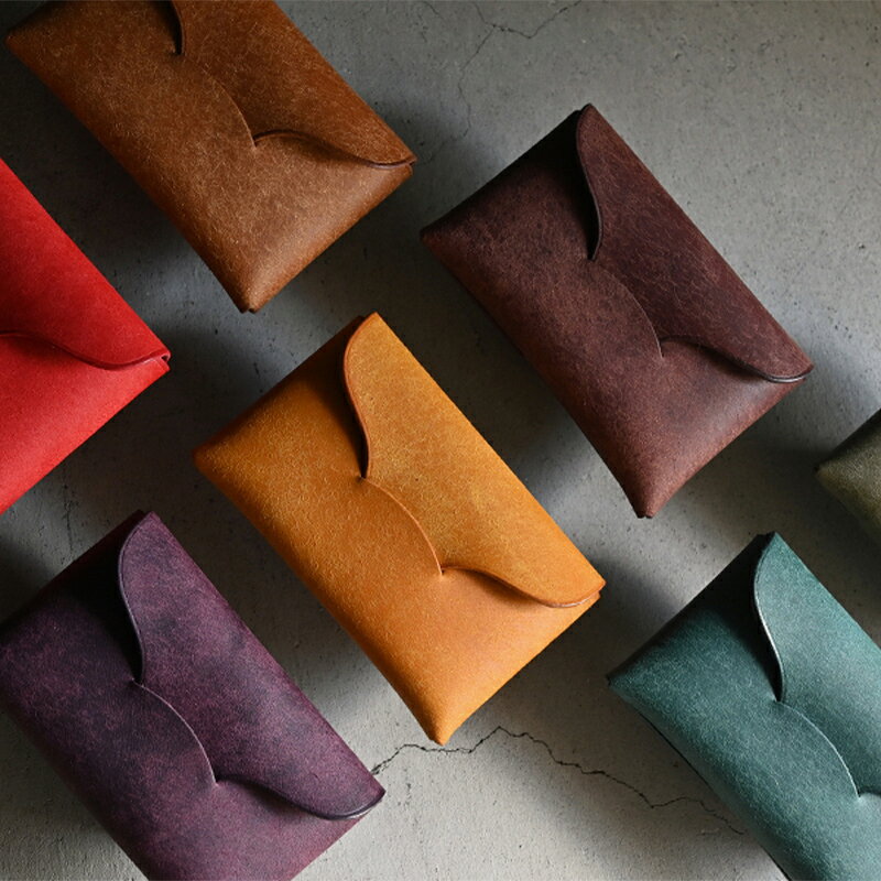 【ふるさと納税】【選べるカラー】 封筒のような プエブロレザーの名刺も入るシームレスカードケース 7collar キャメル レッド レッドブラウン イエロー パープル カーキ ブルー 名刺入れ カードケース 牛革 革 香川県 琴平町 四国 F5J-1033var