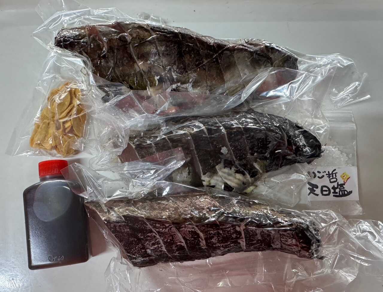 [冷凍]切れているびりガツオたたき 約510g(約170g×3パック) 冷凍 カット済みカツオ カット カット済み かつおのたたき カツオのタタキ かつおのタタキ タタキ 鰹 カツオ 魚 さかな 海鮮 魚介類 本場 土佐 個包装 [ゆず庵2][ATHM005]