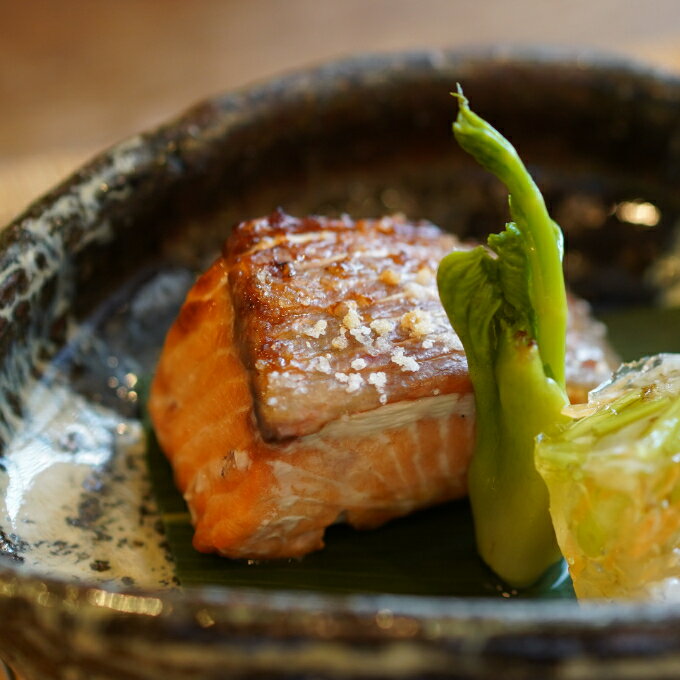 ここにしかない。室戸海洋深層水で育った希少高級食材サツキマス(大家族パック) 約2kg