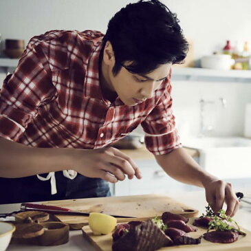 【ふるさと納税】速水もこみち氏プロデュース カット&サーブボードとクールグレーシェフナイフ セット2