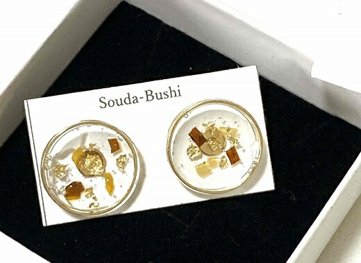 【ふるさと納税】ピアス(ラメ風宗田節入りのレジンアクセサリー)(スタッドタイプ)ハンドメイド作品 カジュアル かわいい アクセント おしゃれ ゴールド ウエディ...