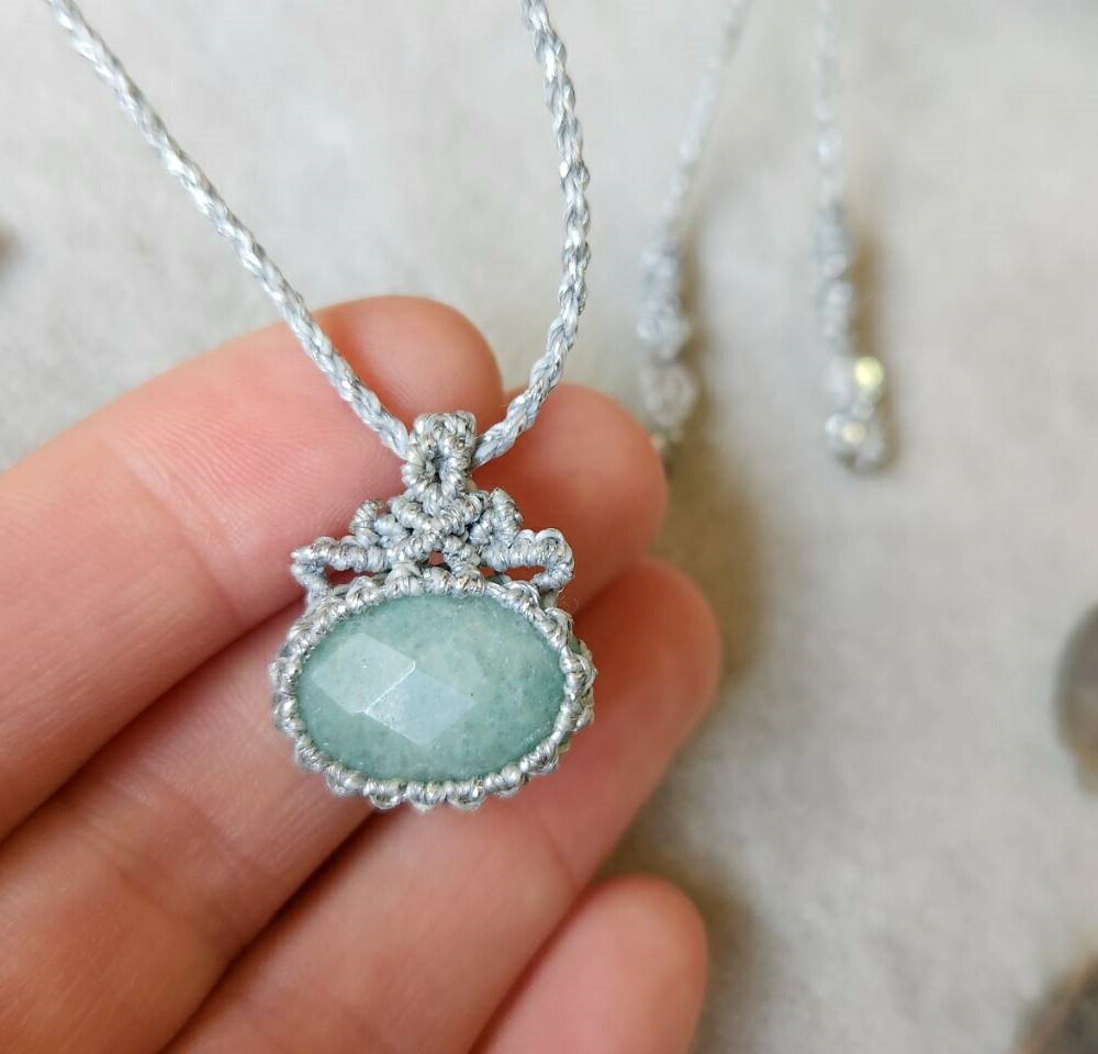 【ふるさと納税】アベンチュリンのマクラメ編み ネックレス 金属アレルギー 対応 アクセサリー パワーストーン 天然石 宝石 砂金水晶 ハンドメイド 作家作品 金アレ ジュエリー ペンダント 風水 開運 ギフト 贈り物 プレゼント 母の日 高知 故郷納税 返礼品【R01173】