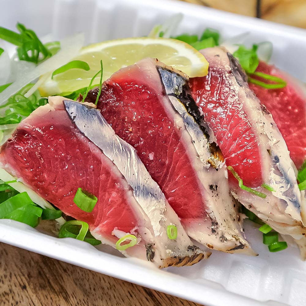 【ふるさと納税】 日戻りかつおのたたき 藁焼き（2～3節 約900g）初鰹 戻り鰹 薬味3種・特製ぽん酢付 鰹 カツオ たたき 鰹のタタキ 高知 直送 刺身 お刺身 タタキ 高知 名物 本場 タタキ 魚 藁焼き ワラ焼き 冷凍配送 故郷納税 ふるさとのうぜい 土佐清水市【R01460】