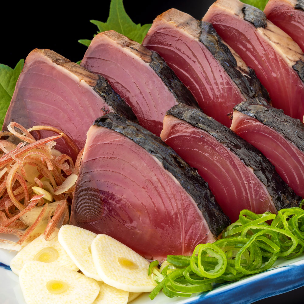 【ふるさと納税】訳あり藁焼きカツオのタタキ1.0kg 1キロ 5～6人前 タレ付き ゆずの酢 鰹 藁焼き カツオ たたき 鰹のたたき かつおのたたき カツオのたたき 鰹のタタキ かつお 刺身 訳アリ ワケあり 冷凍 配送 高知県 高知 故郷納税 ふるさとのうぜい 芸西村