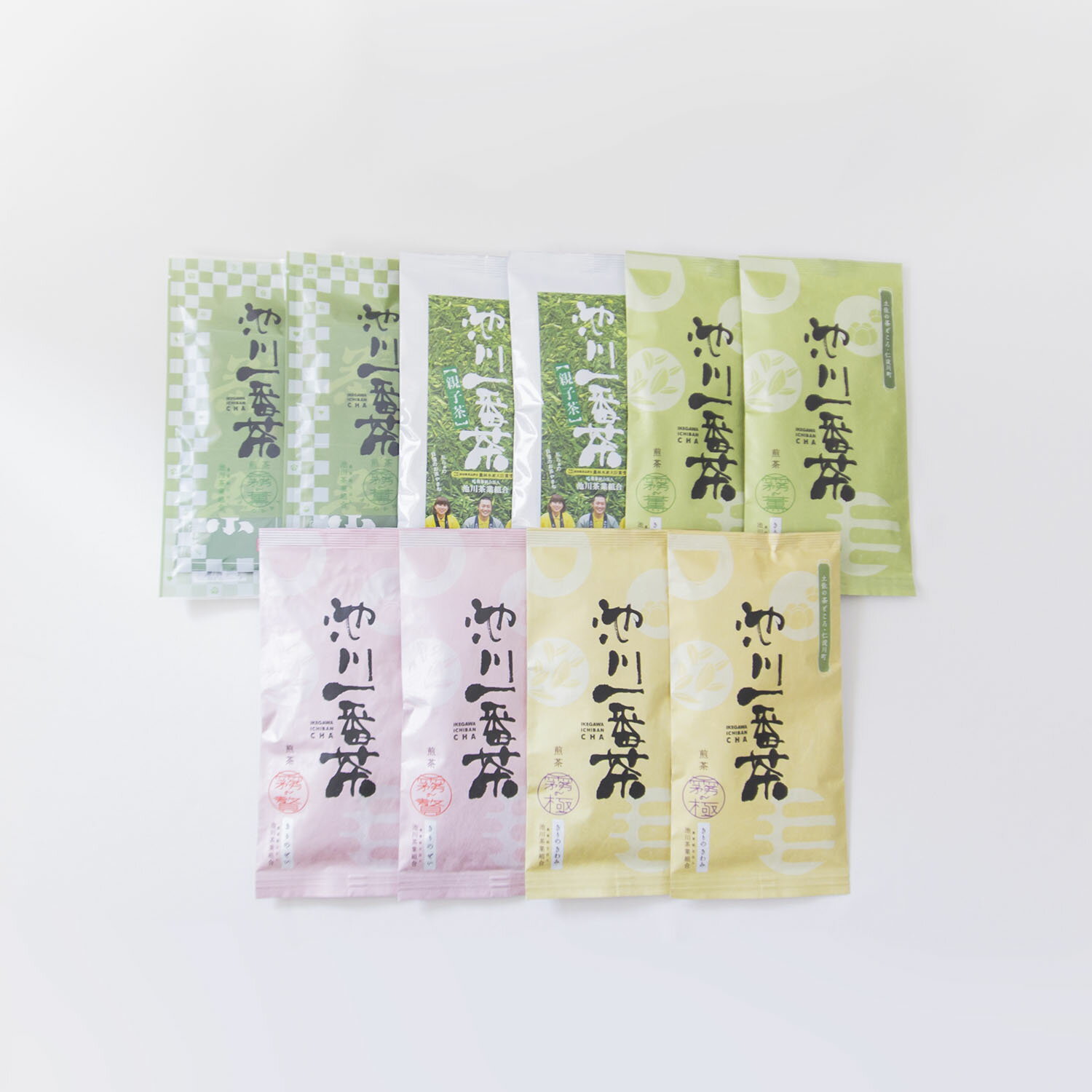 商品情報名　　　称池川茶業組合の煎茶詰め合わせ 内　容　量霧の極(100g)x2霧の贅(100g)x2霧の薫(100g)x2親子茶(100g)x2霧の薫ティーバッグ(2gx15コ)x2製　造　者農事組合法人　池川茶業組合　TEL:0889-34-3877配送方法宅配便申込可能な時期通年可能 消費期限製造から12ヵ月 お茶保存のミニ知識・お茶の保存は、湿気を防ぐために機密性の高い容器を使いましょう。・涼しいところに保管し、小出しにして使うのがコツです。・大量のお茶を手に入れたときにはもちろん、少量買ったときでも小分けにして缶に入れましょう。・容器は冷暗所に置き、なるべく火気や暖房の近くに置くのは避けましょう。・また冷蔵庫を利用するときは、茶缶に入れテープなどで密封し、他のものの匂いが移らないように注意してください。・これで、毎日美味しいお茶が楽しめます！ ・ふるさと納税よくある質問はこちら ・寄付申込みのキャンセル、返礼品の変更・返品はできません。あらかじめご了承ください。この商品は 【ふるさと納税】池川茶業組合の煎茶詰め合わせ（5種） ポイント 清流仁淀川の名水、昼夜の寒暖差、春先の霧。茶作りに最適な高知県仁淀川町の、自然の中で愛情たっぷりに育った極上の煎茶をご家庭でもぜひ！ 【南国土佐の澄んだ空気と清流仁淀川の朝霧に育まれた仁淀川町自慢のお茶】 ☆　茶作りに最適な高知県仁淀川町の、自然の中で愛情たっぷりに育った自慢のお茶を、自信を持ってお届けします。　土佐のお茶どころが誇る品質も味も極上の煎茶をご家庭でもぜひ！◎「霧の極」きりのきわみ　　　 一番茶の中でも、特に高級な茶葉の煎茶です。お茶好きな方へのご贈答にも喜ばれます。　　◎「霧の贅」きりのぜい　 一番茶の中でも、高級な茶葉です。ご贈答、ご家庭用に一番人気の商品です。◎「霧の薫」きりのかおり　 手頃な価格で、毎日おいしいお茶を楽しみたい方に最適です。◎「親子茶」おやこちゃ　　　 家庭に優しいお茶です。食事のともとしておきがるに、ご利用ください。ポットのお湯で10秒から20秒で出してください。　 お茶の量、人数、お好みにより加減してください。◎「霧の薫」きりのかおりティーバッグ　 ティーパックなので、おいしいお茶を手軽に楽しみたい方に最適です。 ◇池川茶業組合は、高知県内の茶の名産地から、毎年30以上の出品がある高知県茶品評会で、2022年を含め5年連続の最優秀賞「高知県知事賞」を受賞しました。 生産者の声 高知県仁淀川町は、高知県を代表するお茶どころ。古くは江戸時代、お殿様にお茶を献上していたほど、高い品質のお茶を栽培していました。そんな仁淀川町で、10軒の茶農家さんが減農薬の「旨い茶」の生産をめざしていまから20年前に設立されたのが池川茶業組合。以来、積極的にお茶の販売に取り組んできました。そして、そのお茶を使ったスイーツ工房「池川茶園」が立ち上がったのが平成22年のこと。ただお茶を売るだけではなく、お茶の販路をどのように広げていくのか、そのための挑戦はまだまだ続いています。 納期について 　入金確認後、順次発送させていただいておりますが、お届けに2週間程度要する場合がございます。また、年末年始等のご寄附が集中する時期は1ケ月以上要する場合がございますので、予めご了承くださいませ。 4