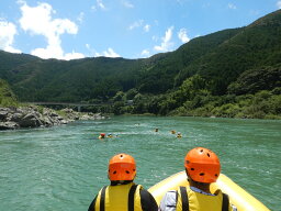 【ふるさと納税】ラフティング券（アルティメットリバー 4名）体験 チケット 高知県 越知町 送料無料