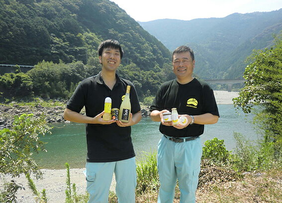 【ふるさと納税】ゆずはちみつシロップ(300ml)　シロップ 甘い おいしい 美味しい 岡林農園 ふるさと納税 越知町 高知 高知県 四国 水割り お湯割り 冬におすすめ 保温 保湿 予防 のどケア