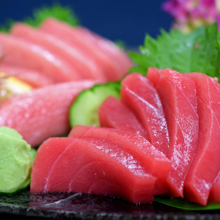 【ふるさと納税】サンゴの海で育った本マグロ中トロ・赤身・ブツ600g