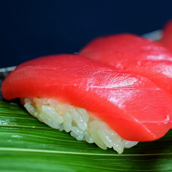 【ふるさと納税】サンゴの海で育った本マグロ中トロ・赤身・ブツ600g
