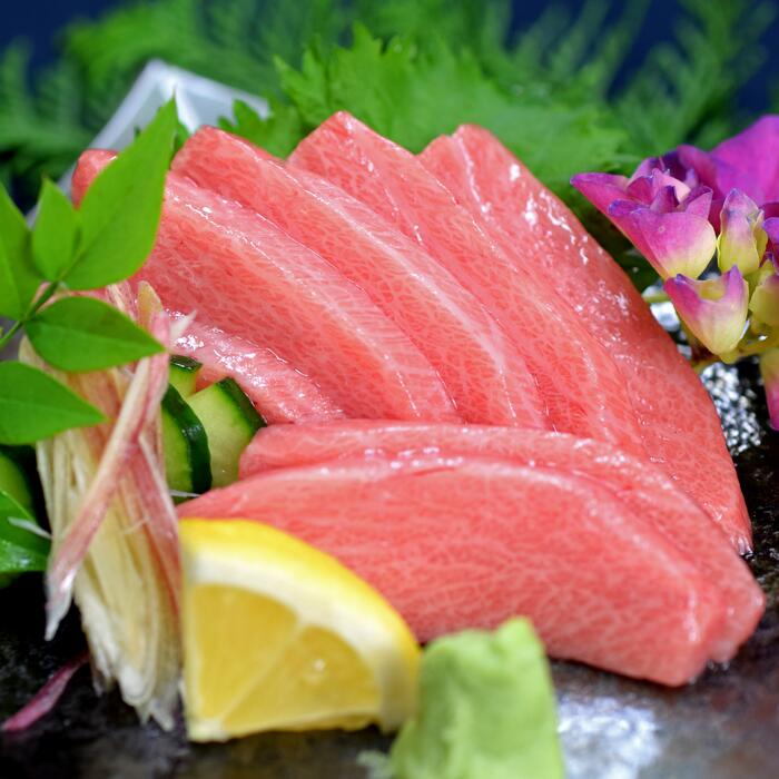 【ふるさと納税】サンゴの海で育った本マグロ中トロ・赤身・ブツ600g