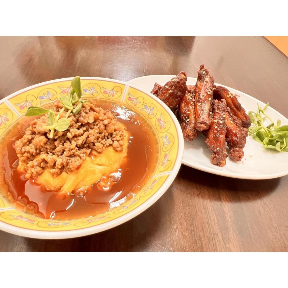 【ふるさと納税】福岡市創業50年の町中華 中国飯店の辛肉味噌天津飯(内容量400g)×3個とピリ辛チキンバー(内容量150g)×1pの詰め合わせ | 中華 食品...