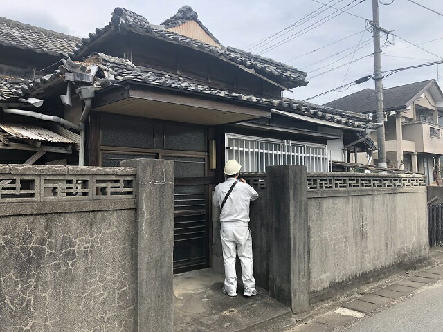 名称：空き家安心見守りサポート（大牟田）1回コース 内容量：建物外部目視点検、庭木の確認、簡易清掃、郵便物確認、報告書作成　1回 ※内容確認のため、お申込みの前には必ず一度下記の連絡先までご連絡ください。 ※寄付日から6ヵ月以内にご利用ください 販売者：天領不動産　福岡県大牟田市黄金町1丁目411-3　TEL：0944-53-2224 ・ふるさと納税よくある質問はこちら ・寄附申込みのキャンセル、返礼品の変更・返品はできません。あらかじめご了承ください。皆さまから頂いた寄付金は、ふるさと大牟田のまちづくりのために活用させていただきます。 お申し込みの際に、下記の6つの応援メニューから使い道をお選びください。 (1) おおむたっ子　いきいき応援事業（子育て支援、教育の充実など） (2) 地域の宝を生かした、にぎわいのあるまちづくり（地元の企業支援、観光振興など） (3) みんなでつくる健康・福祉のまちづくり（健康づくり事業、高齢者の生きがいづくりなど） (4) 都市と自然が調和した、快適なまちづくり（緑化推進、温暖化対策など） (5) 大牟田の歴史・文化を後世に伝える（世界遺産等の保存・活用、スポーツ文化・芸術の振興など） (6)市長おまかせ 特段のご希望がなければ、市政全般に活用いたします。 入金確認後、注文内容確認画面の【注文者情報】に記載の住所にお送りいたします。 発送の時期は、寄附確認後2ヵ月以内を目途に、お礼の特産品とは別にお送りいたします。