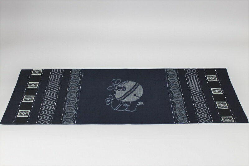 【ふるさと納税】久留米絣 手織り テーブルセンター 1枚 35cm × 99cm 久留米 伝統工芸品 職人 手作り 綿100％ 洗濯可能 手軽 綿素材 テーブルランナー 工芸品 和風 伝統 織り物 インテリア 国産 日用品 お取り寄せ 福岡県 久留米市 送料無料