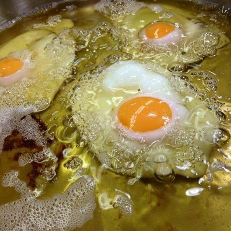 【ふるさと納税】テトラエッグ特選卵『バボルナの宝石』（30個/月）【6カ月定期便】 たまご 卵 玉子 特選卵 テトラエッグ 定期便 6回 飯塚市 【E7-004】