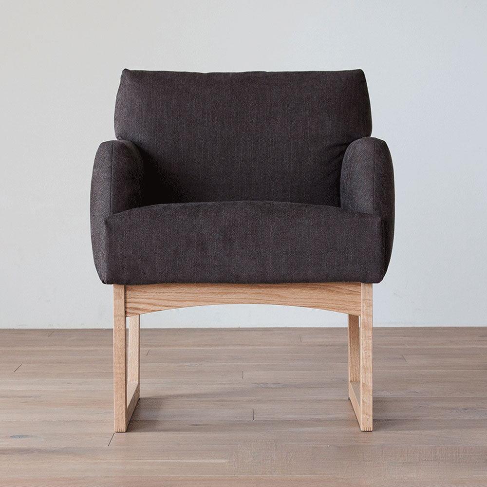 LIBERIA PLUS Arm Chair 張地カプリス W67×D64×H80×SH46cm ウォールナット材/オーク材 選べる材質 受注生産 テーブル リビング 椅子 ダイニングチェア チェアー ソファ 机 椅子 家具 インテリア 柳川市 送料無料