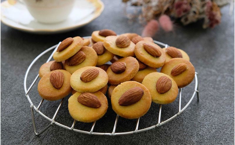 【ふるさと納税】【低糖質】手作り 一粒アーモンドバタークッキー　【 スイーツ デザート お菓子 焼菓子 砂糖不使用 小麦粉不使用 濃厚 食べやすい 糖質制限 サクサク 健康管理 グルテンフリー 】