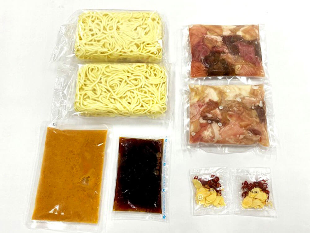 【ふるさと納税】【もつ処兆や】国産 牛もつ鍋セット 醤油味・味噌味 2～3人前×各1セット 食べ比べ もつ鍋 ホルモン ホルモン鍋 鍋セット みそスープ 醤油スープ ちゃんぽん麺 にんにく 唐辛子 福岡 冷凍 送料無料